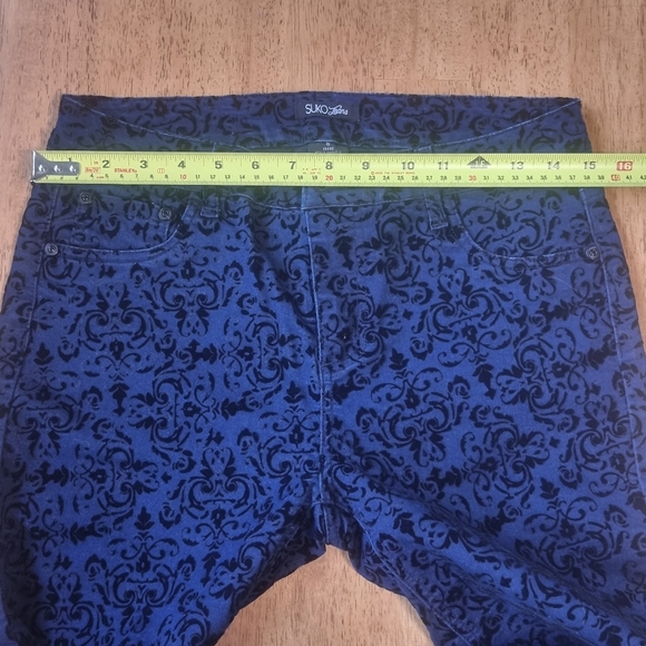 Embossed Suko Denim Jeans - Picture 6 of 8